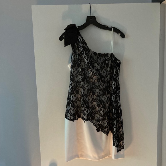 Max & Cleo Dresses & Skirts - Max & Cleo One Shoulder Ruffle Cocktail Dress